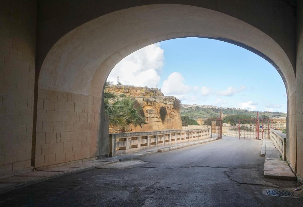 Gee9Teen At Fort Chambray Villa Mgarr Екстериор снимка