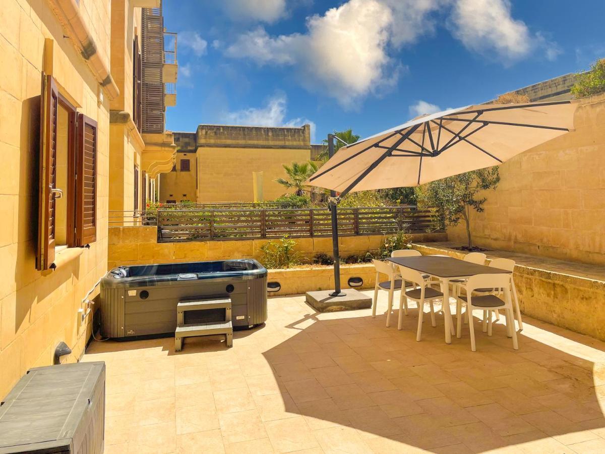 Gee9Teen At Fort Chambray Villa Mgarr Екстериор снимка